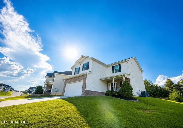 Photo 2 of Single family home for sale at 1209 Sky Top Ln, Powell, TN 37849 | MLS# 1353509 | Listing updated on 2026-08-28