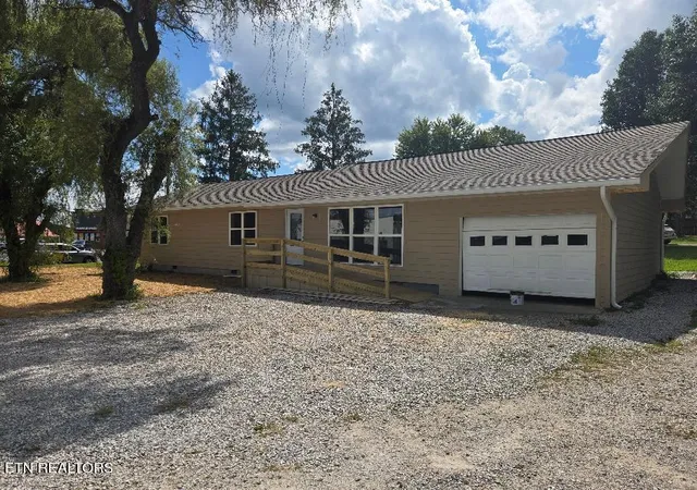 Photo 3 of Single family home for sale at 131 Duncan Ln, Oneida, TN 37841 | MLS# 1353538 | Listing updated on 2026-08-28