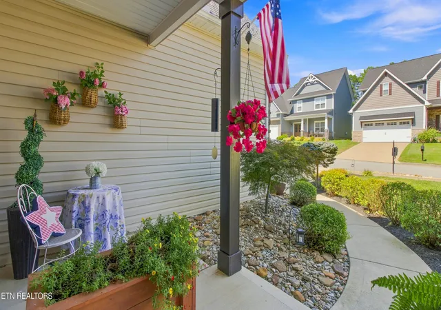 Photo 2 of Sale Pending at 2915 Cardiff Castle Ln, Knoxville, TN 37931 | MLS# 1353807 | Listing updated on 2026-09-15