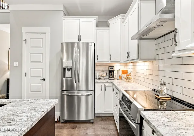 Photo 3 of Sale Pending at 2915 Cardiff Castle Ln, Knoxville, TN 37931 | MLS# 1353807 | Listing updated on 2026-09-15