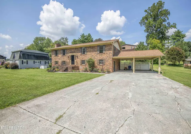 Photo 3 of Sale Pending at 603 Riverbend Rd, Clinton, TN 37716 | MLS# 1353554 | Listing updated on 2026-09-20