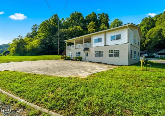 Photo 2 of Sale Pending at 607 Old Tacora Hills Rd, Clinton, TN 37716 | MLS# 1353608 | Listing updated on 2026-09-26