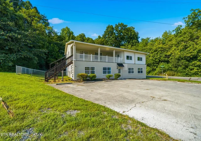 Photo 3 of Sale Pending at 607 Old Tacora Hills Rd, Clinton, TN 37716 | MLS# 1353608 | Listing updated on 2026-09-26
