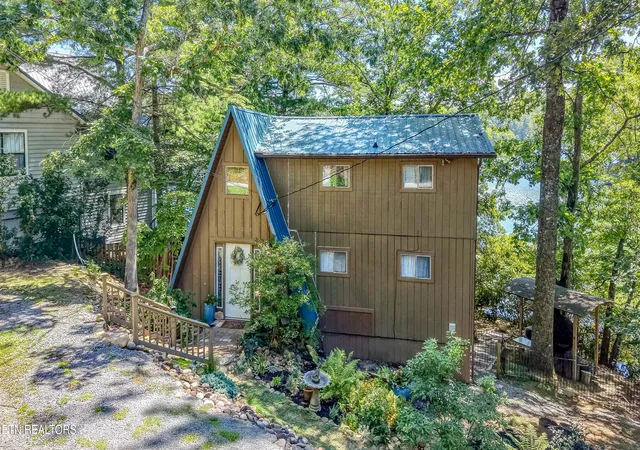Photo 2 of Sale Pending at 5723 Lakeshore Dr, Tallassee, TN 37878 | MLS# 1353532 | Listing updated on 2026-08-31