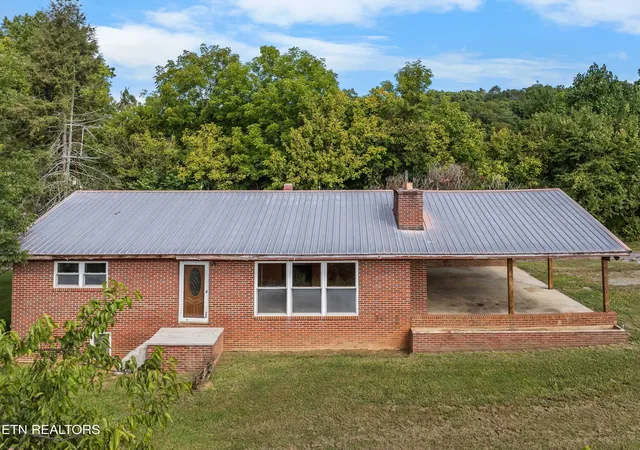 Photo 1 of Single family home for sale at 385 Gardenia Rd, Newport, TN 37821 | MLS# 1353522 | Listing updated on 2026-08-31