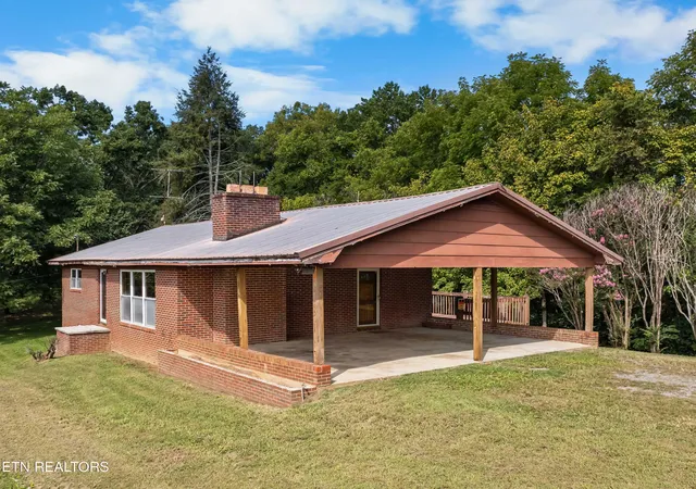 Photo 3 of Single family home for sale at 385 Gardenia Rd, Newport, TN 37821 | MLS# 1353522 | Listing updated on 2026-08-31