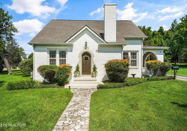 Photo 1 of Sale Pending at 205 Adair Dr, Knoxville, TN 37918 | MLS# 1353624 | Listing updated on 2026-09-09