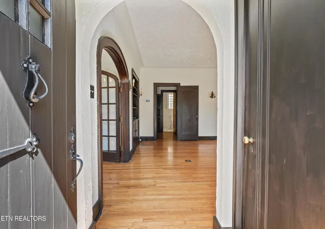Photo 2 of Sale Pending at 205 Adair Dr, Knoxville, TN 37918 | MLS# 1353624 | Listing updated on 2026-09-09