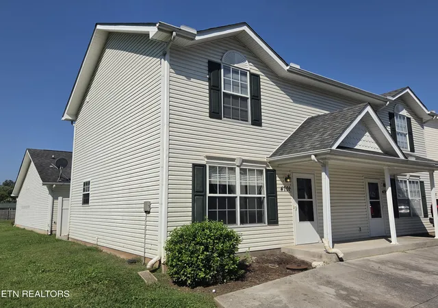 Photo 2 of Sale Pending at 4701 Scepter Wy, Knoxville, TN 37912 | MLS# 1353622 | Listing updated on 2026-08-30
