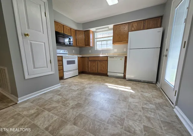 Photo 4 of Sale Pending at 4701 Scepter Wy, Knoxville, TN 37912 | MLS# 1353622 | Listing updated on 2026-08-30