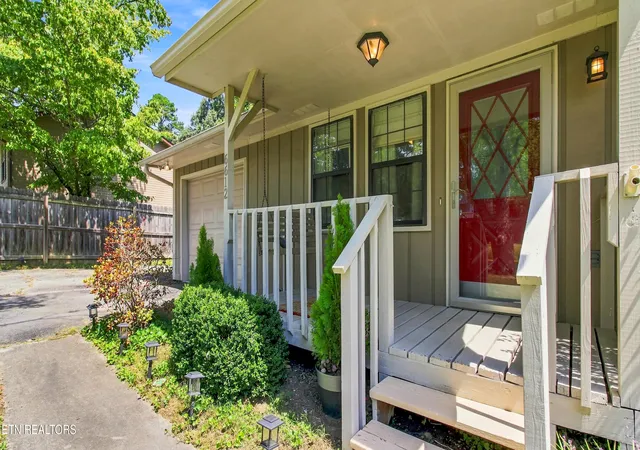 Photo 1 of Sale Pending at 6612 Bay Circle Dr, Knoxville, TN 37918 | MLS# 1353679 | Listing updated on 2026-09-03