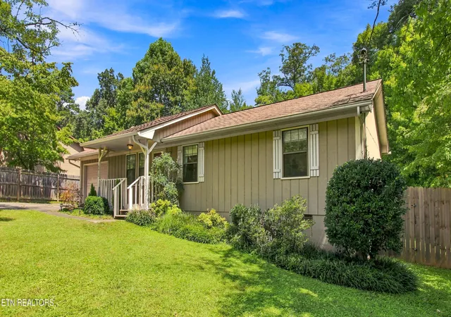 Photo 2 of Sale Pending at 6612 Bay Circle Dr, Knoxville, TN 37918 | MLS# 1353679 | Listing updated on 2026-09-03