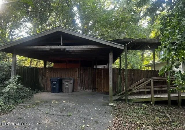 Photo 4 of Single family home for sale at 210 Stone Rd, Knoxville, TN 37920 | MLS# 1353528 | Listing updated on 2026-09-15