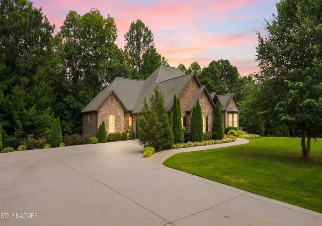 Photo 3 of Sale Pending at 9240 Arlington Ridge Wy, Powell, TN 37849 | MLS# 1353565 | Listing updated on 2026-09-02