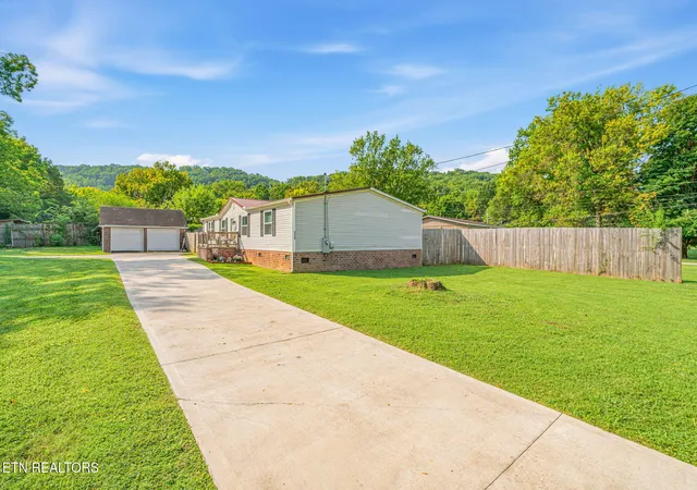 Photo 3 of Single family home for sale at 716 E Beaver Creek Dr, Knoxville, TN 37918 | MLS# 1353562 | Listing updated on 2026-09-14
