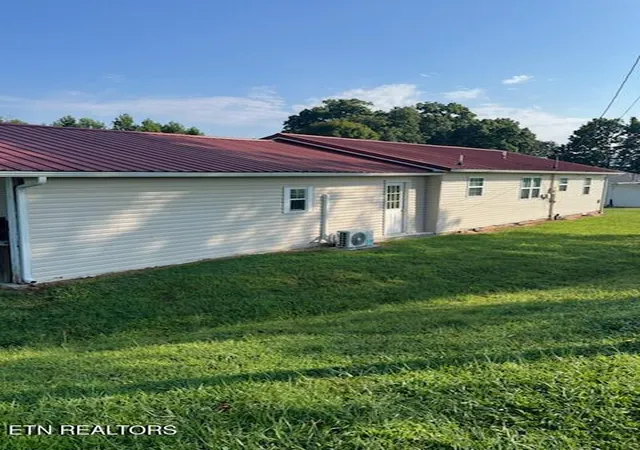 Photo 2 of Single family home for sale at 311 Sandy Hl Cir, La Follette, TN 37766 | MLS# 1353780 | Listing updated on 2026-08-31