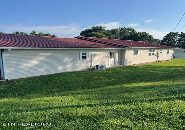 Photo 3 of Single family home for sale at 311 Sandy Hl Cir, La Follette, TN 37766 | MLS# 1353780 | Listing updated on 2026-08-31