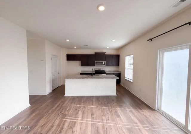 Photo 2 of Single family home for sale at 1120 Amber Vista Ln, Knoxville, TN 37914 | MLS# 1353582 | Listing updated on 2026-09-17
