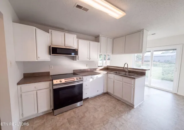 Photo 4 of Single family home for sale at 758 Meadow Ridge Rd, Walland, TN 37886 | MLS# 1353596 | Listing updated on 2026-09-24