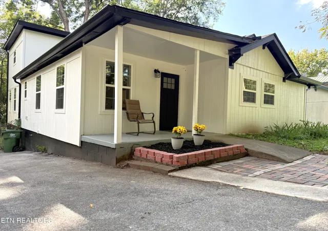 Photo 1 of Sale Pending at 111 Eagleton Rd, Maryville, TN 37804 | MLS# 1353708 | Listing updated on 2026-09-21