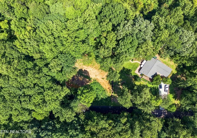 Photo 4 of Single family home for sale at 617 Skyline Dr, Clinton, TN 37716 | MLS# 1353613 | Listing updated on 2026-08-29