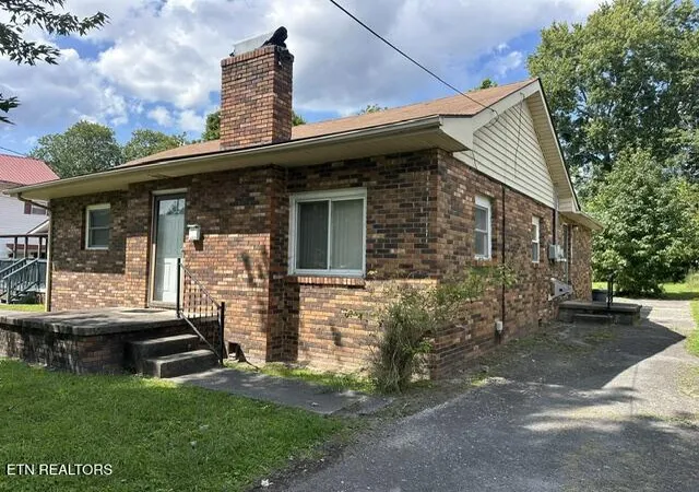 Photo 1 of Sale Pending at 706 Ilchester Ave, Middlesboro, KY 40965 | MLS# 1353618 | Listing updated on 2026-09-04