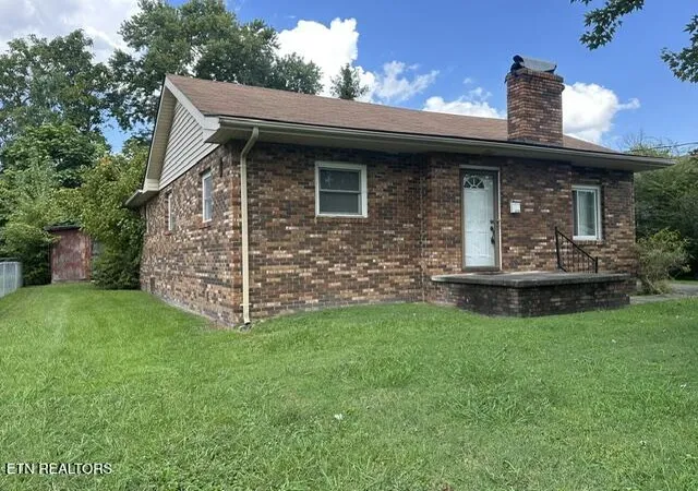 Photo 4 of Sale Pending at 706 Ilchester Ave, Middlesboro, KY 40965 | MLS# 1353618 | Listing updated on 2026-09-04