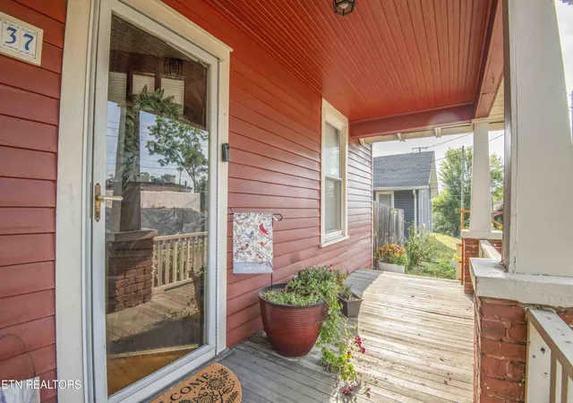 Photo 3 of Sale Pending at 1137 Overton Pl, Knoxville, TN 37917 | MLS# 1353638 | Listing updated on 2026-10-06