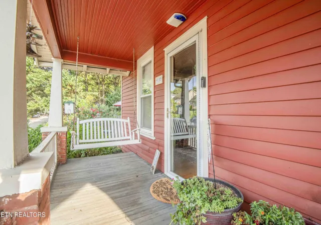 Photo 3 of Sale Pending at 1137 Overton Pl, Knoxville, TN 37917 | MLS# 1353638 | Listing updated on 2026-10-06
