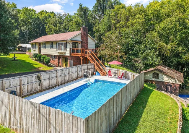 Photo 2 of Sale Pending at 231 W View Dr, Strawberry Plains, TN 37871 | MLS# 1353677 | Listing updated on 2026-09-02