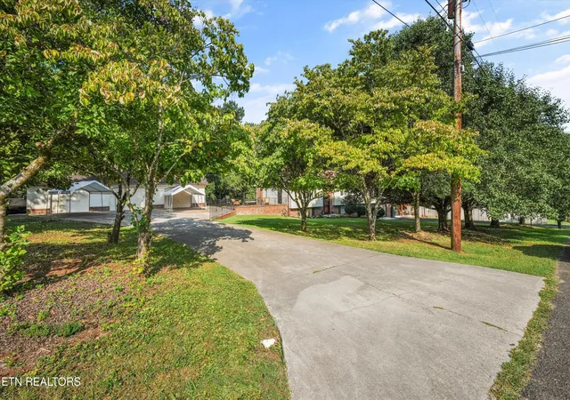 Photo 3 of Sale Pending at 231 W View Dr, Strawberry Plains, TN 37871 | MLS# 1353677 | Listing updated on 2026-09-02