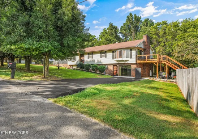Photo 4 of Sale Pending at 231 W View Dr, Strawberry Plains, TN 37871 | MLS# 1353677 | Listing updated on 2026-09-02
