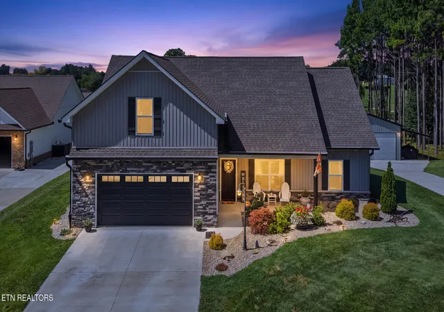 Photo 3 of Single family home for sale at 811 Pinebrooke Dr, Maryville, TN 37801 | MLS# 1353640 | Listing updated on 2026-09-21