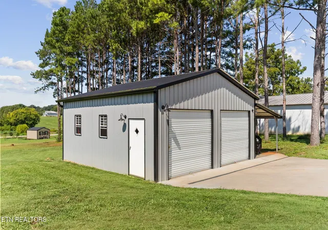Photo 3 of Single family home for sale at 811 Pinebrooke Dr, Maryville, TN 37801 | MLS# 1353640 | Listing updated on 2026-09-21