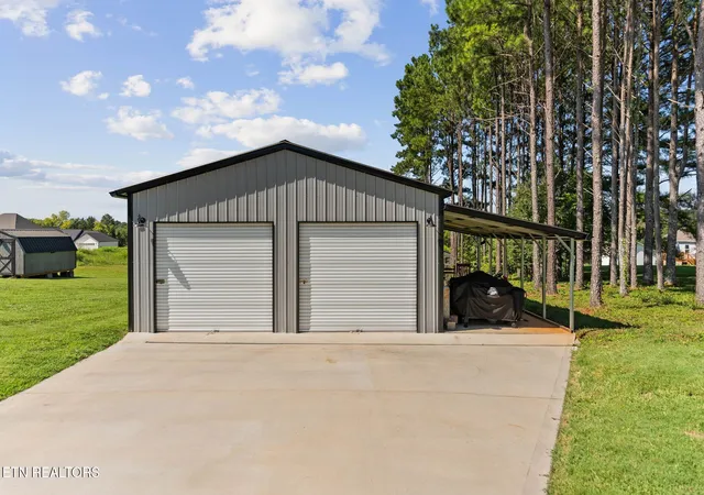 Photo 4 of Single family home for sale at 811 Pinebrooke Dr, Maryville, TN 37801 | MLS# 1353640 | Listing updated on 2026-09-21