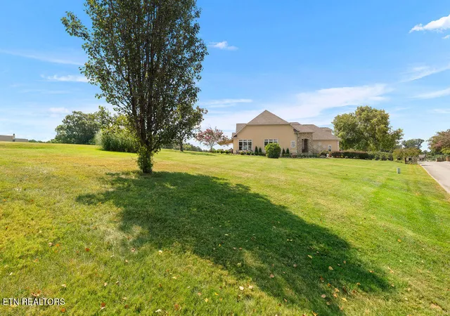 Photo 3 of Single family home for sale at 240 Goldcrest Dr, Vonore, TN 37885 | MLS# 1353692 | Listing updated on 2026-09-23