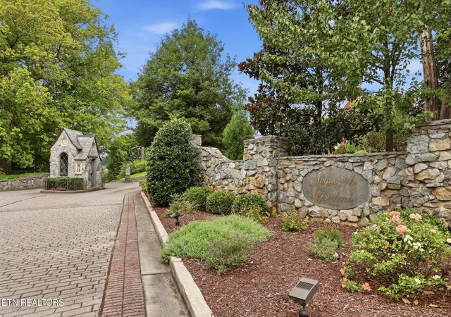 Photo 1 of Sale Pending at 4302 Thistlewood Wy, Knoxville, TN 37919 | MLS# 1353648 | Listing updated on 2026-09-04