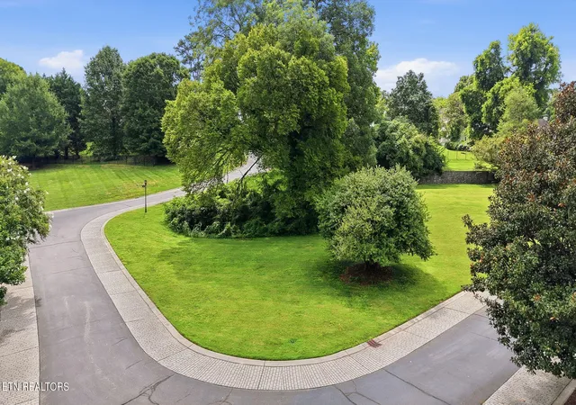 Photo 3 of Sale Pending at 4302 Thistlewood Wy, Knoxville, TN 37919 | MLS# 1353648 | Listing updated on 2026-09-04