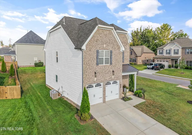 Photo 3 of Single family home for sale at 112 Silver Maple St, Lenoir City, TN 37771 | MLS# 1353675 | Listing updated on 2026-08-31