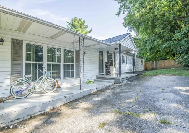 Photo 3 of Single family home for sale at 116 S Pine St, Maryville, TN 37804 | MLS# 1353680 | Listing updated on 2026-09-23