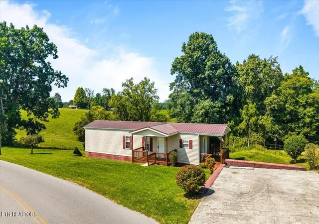 Photo 3 of Single family home for sale at 525 Cave Springs Rd, Tazewell, TN 37879 | MLS# 1353683 | Listing updated on 2026-09-13