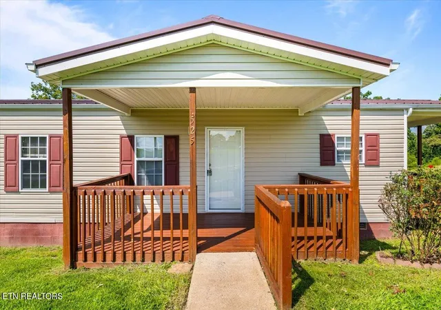 Photo 4 of Single family home for sale at 525 Cave Springs Rd, Tazewell, TN 37879 | MLS# 1353683 | Listing updated on 2026-09-13