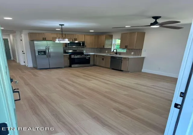 Photo 3 of Sale Pending at 808 N B St, Lenoir City, TN 37771 | MLS# 1353687 | Listing updated on 2026-09-11