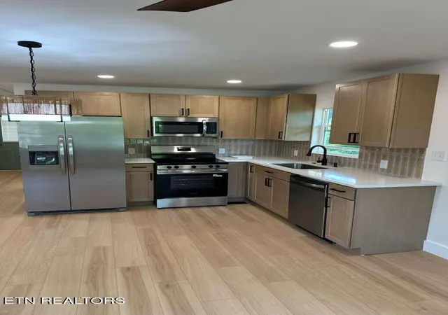 Photo 4 of Sale Pending at 808 N B St, Lenoir City, TN 37771 | MLS# 1353687 | Listing updated on 2026-09-11
