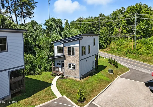 Photo 3 of Single family home for sale at 576 Dollywood Ln #UNIT 1, Pigeon Forge, TN 37863 | MLS# 1353737 | Listing updated on 2026-08-31