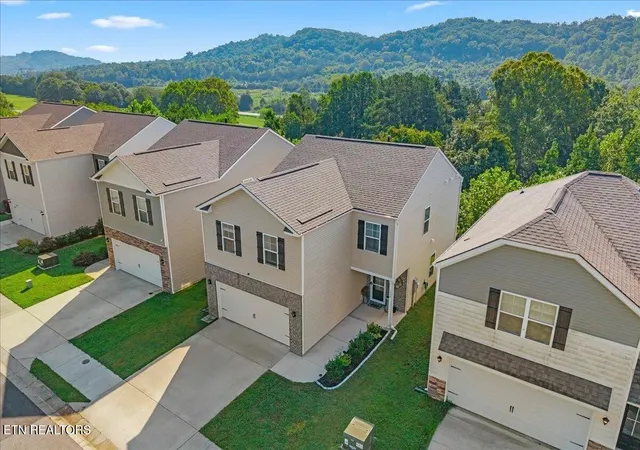 Photo 3 of Single family home for sale at 158 Harbour Pointe Ln, Oak Ridge, TN 37830 | MLS# 1353744 | Listing updated on 2026-09-06