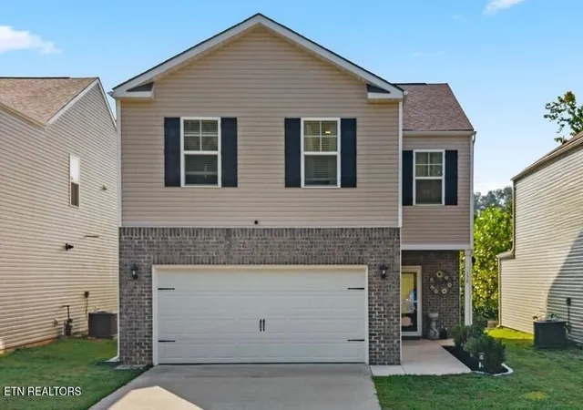 Photo 3 of Single family home for sale at 158 Harbour Pointe Ln, Oak Ridge, TN 37830 | MLS# 1353744 | Listing updated on 2026-09-06