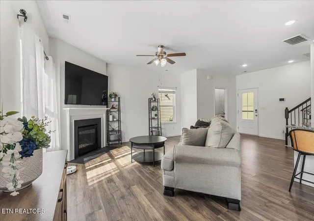 Photo 4 of Single family home for sale at 158 Harbour Pointe Ln, Oak Ridge, TN 37830 | MLS# 1353744 | Listing updated on 2026-09-06
