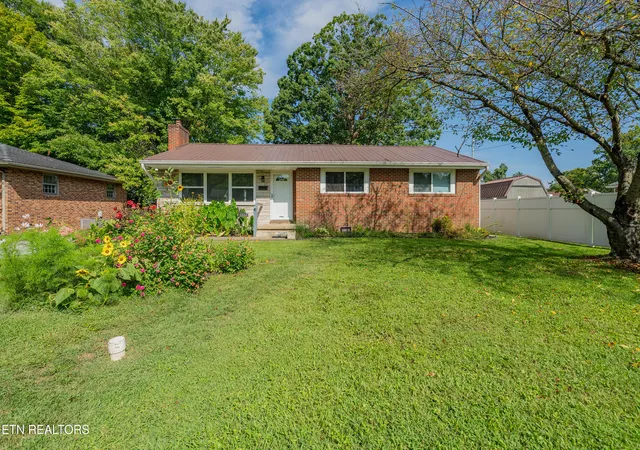 Photo 1 of Single family home for sale at 1358 Wooddale Cir, Kingsport, TN 37664 | MLS# 1353753 | Listing updated on 2026-09-15