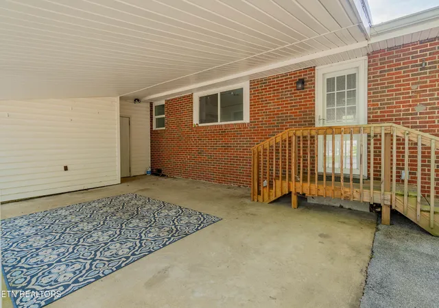 Photo 3 of Single family home for sale at 1358 Wooddale Cir, Kingsport, TN 37664 | MLS# 1353753 | Listing updated on 2026-09-15